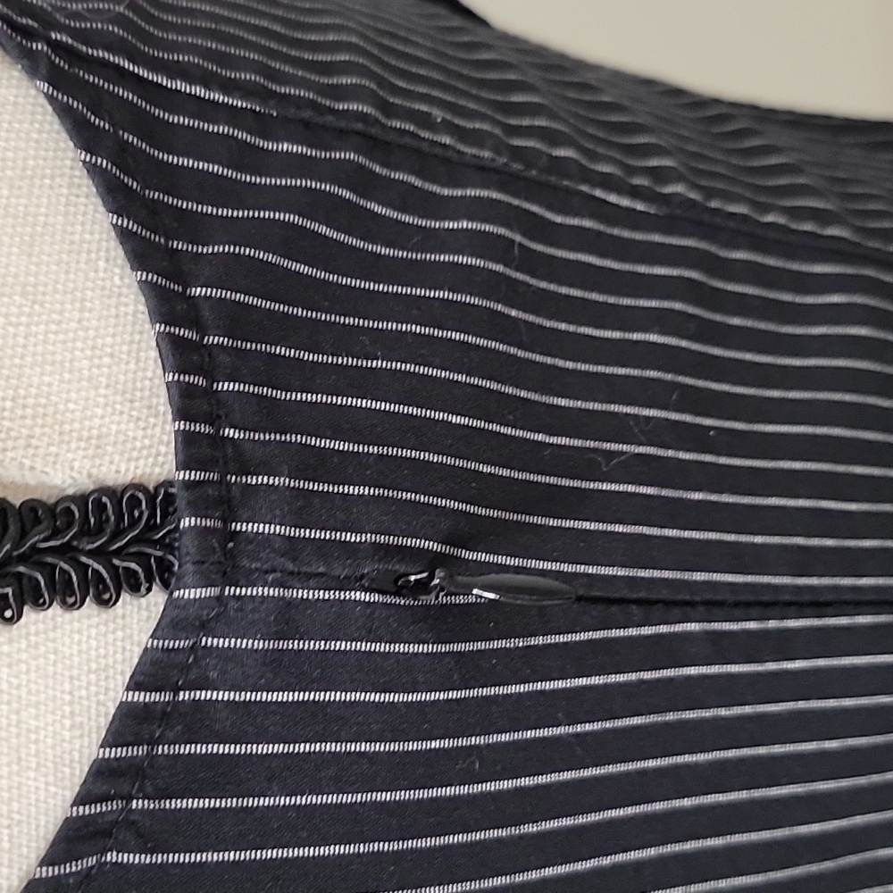 Express Size XS Black White Stripe Ruffle Front Sleeveless Blouse, Exc Used Cond - Picture 4 of 12